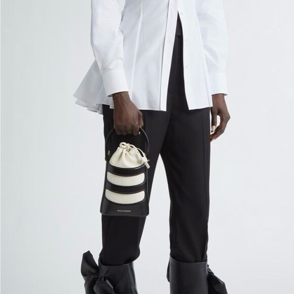 Alexander McQueen Mini The Rise Leather Bucket Bag - Picture 2 of 11